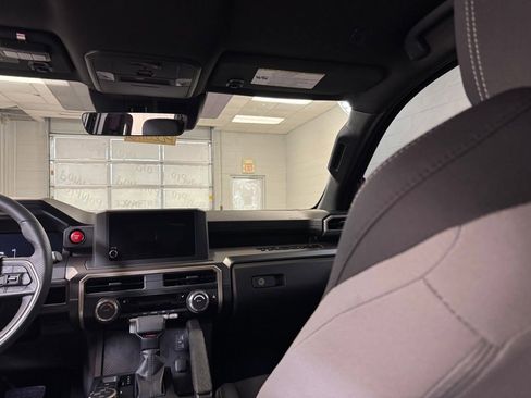 Used 2025 Toyota Tacoma TRD Off-Road image 21