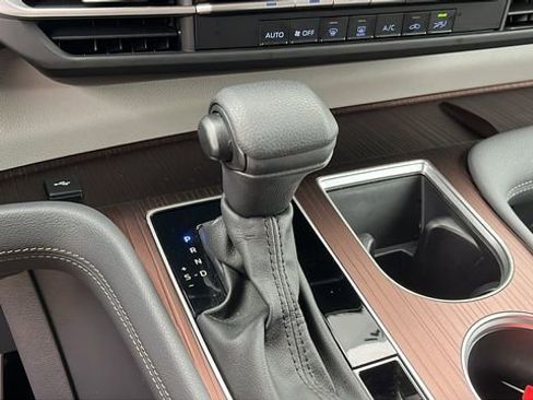 Certified 2024 Toyota Sienna LE image 17