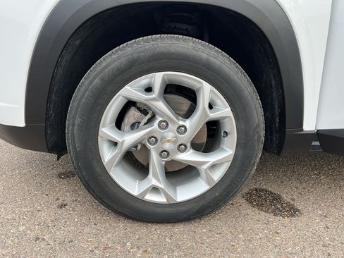 Used 2024 Chevrolet Trax LS w/ LS Convenience Package FWD image 20