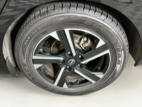 Used 2024 Nissan Sentra SV FWD image 11