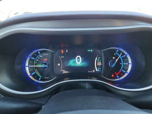 Used 2024 Chrysler Pacifica Select image 17