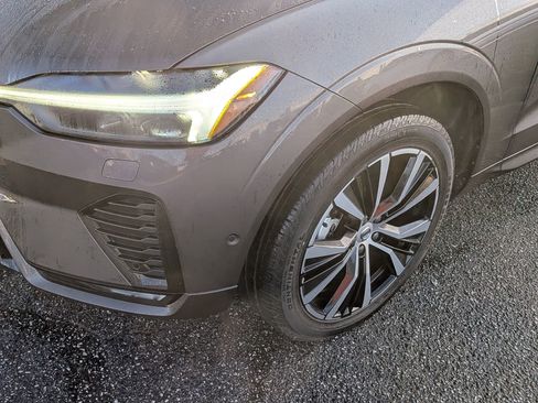 Used 2025 Volvo XC60 B5 Plus image 11