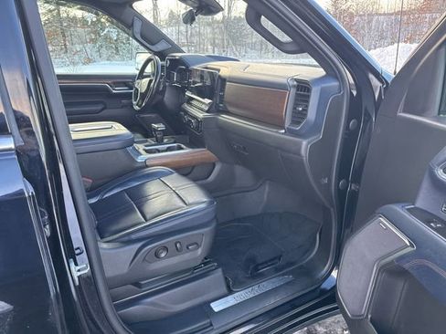 Used 2022 Chevrolet Silverado 1500 High Country w/ High Country Premium Package AWD/4WD image 12