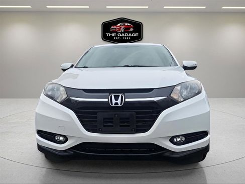 Used 2018 Honda HR-V EX image 2