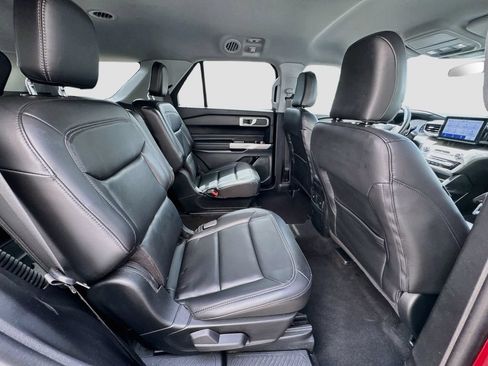 Used 2023 Ford Explorer XLT w/ Equipment Group 202A AWD/4WD image 28