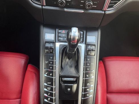Used 2015 Porsche Macan Turbo AWD/4WD image 17