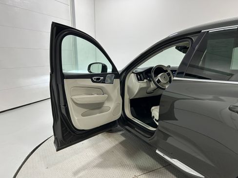 Used 2018 Volvo XC60 T6 Inscription w/ Luxury Seat Package AWD/4WD image 23
