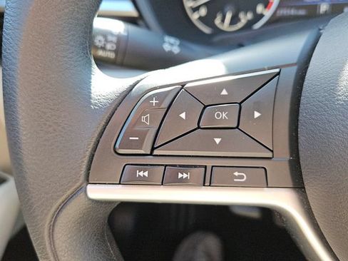 Used 2025 Nissan Altima 2.5 SV FWD image 21