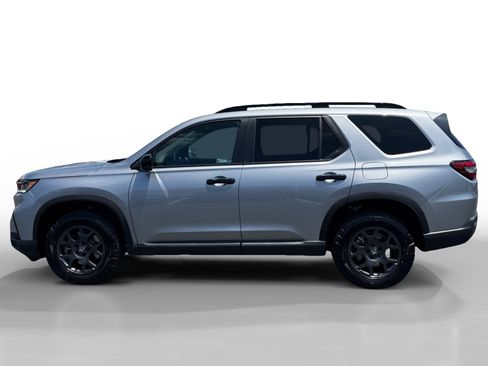 Certified 2025 Honda Pilot TrailSport image 2
