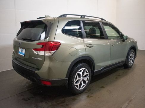 Used 2019 Subaru Forester Premium w/ All-Weather Package AWD/4WD image 4