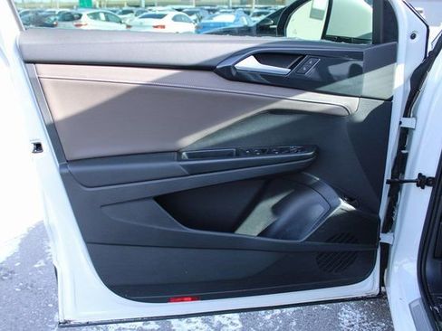 Used 2022 Volkswagen Taos SEL image 10