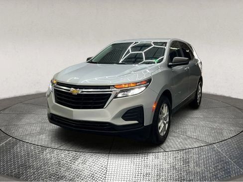Used 2022 Chevrolet Equinox LS w/ LS Convenience Package image 4