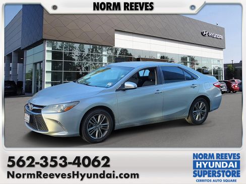 Used 2016 Toyota Camry SE FWD image 1