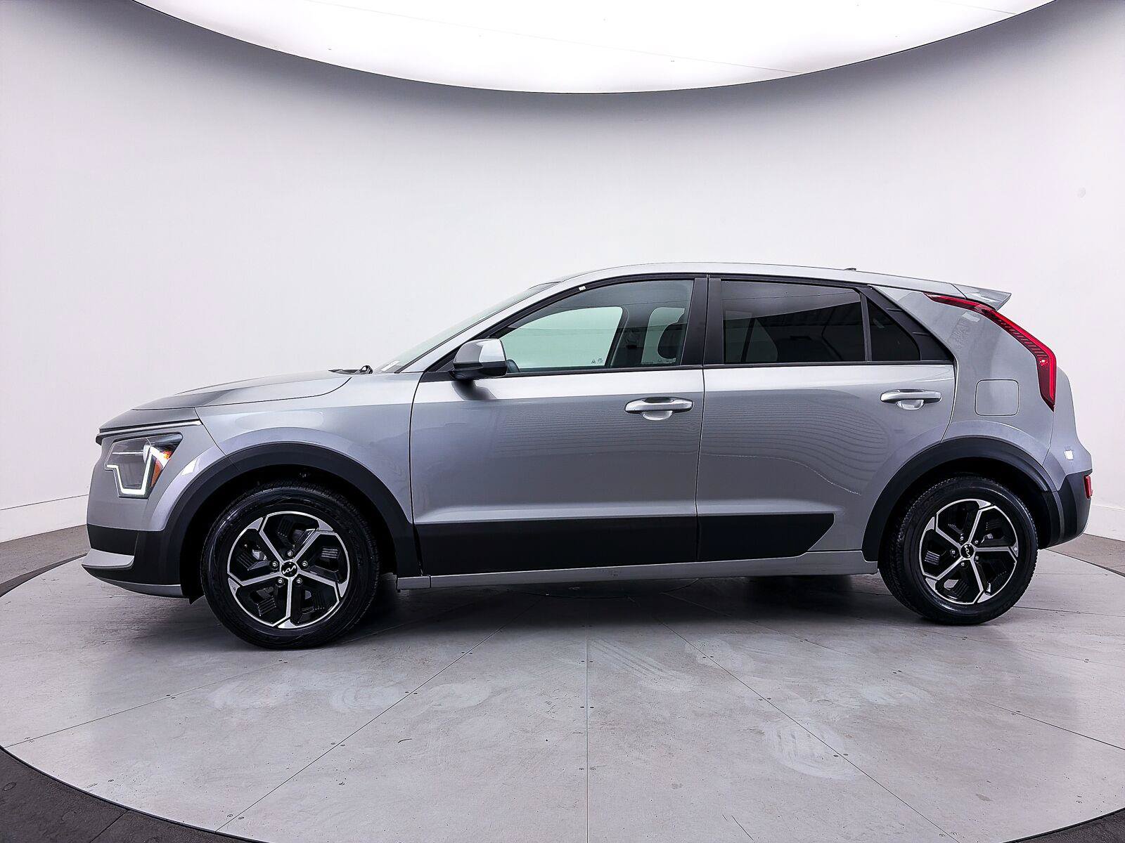 Used 2023 Kia Niro LX FWD image 34