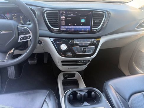 Used 2023 Chrysler Pacifica Touring-L FWD image 24