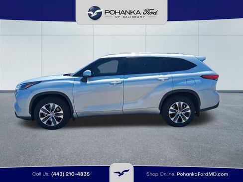 Used 2021 Toyota Highlander XLE AWD/4WD image 8