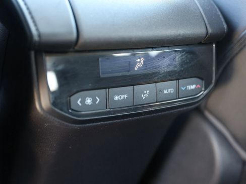Used 2020 Toyota Highlander XLE AWD/4WD image 27