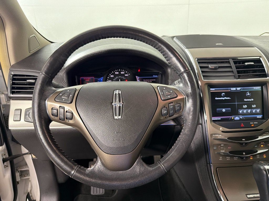 Used 2013 Lincoln MKX AWD image 15