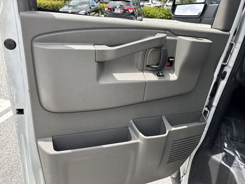 Used 2021 Chevrolet Express 2500 RWD image 38