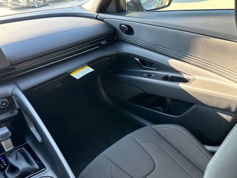 Certified 2025 Hyundai Elantra Sport image 22