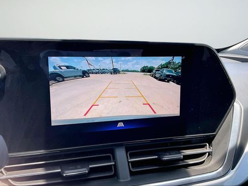 Used 2025 Chevrolet Trax LT FWD image 9