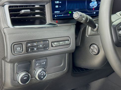 Used 2024 GMC Yukon XL Denali image 10