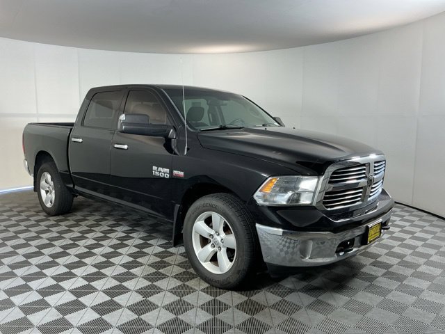 Used 2014 RAM 1500 Classic SLT w/ SLT Plus D←cor Group AWD/4WD image 3