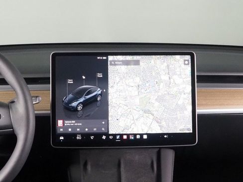 Used 2024 Tesla Model Y 2WD image 23