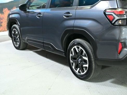 Used 2025 Subaru Forester Premium AWD/4WD image 8