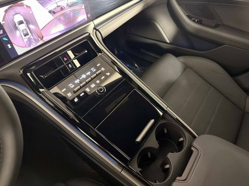 Used 2025 Porsche Panamera 4S AWD/4WD image 50