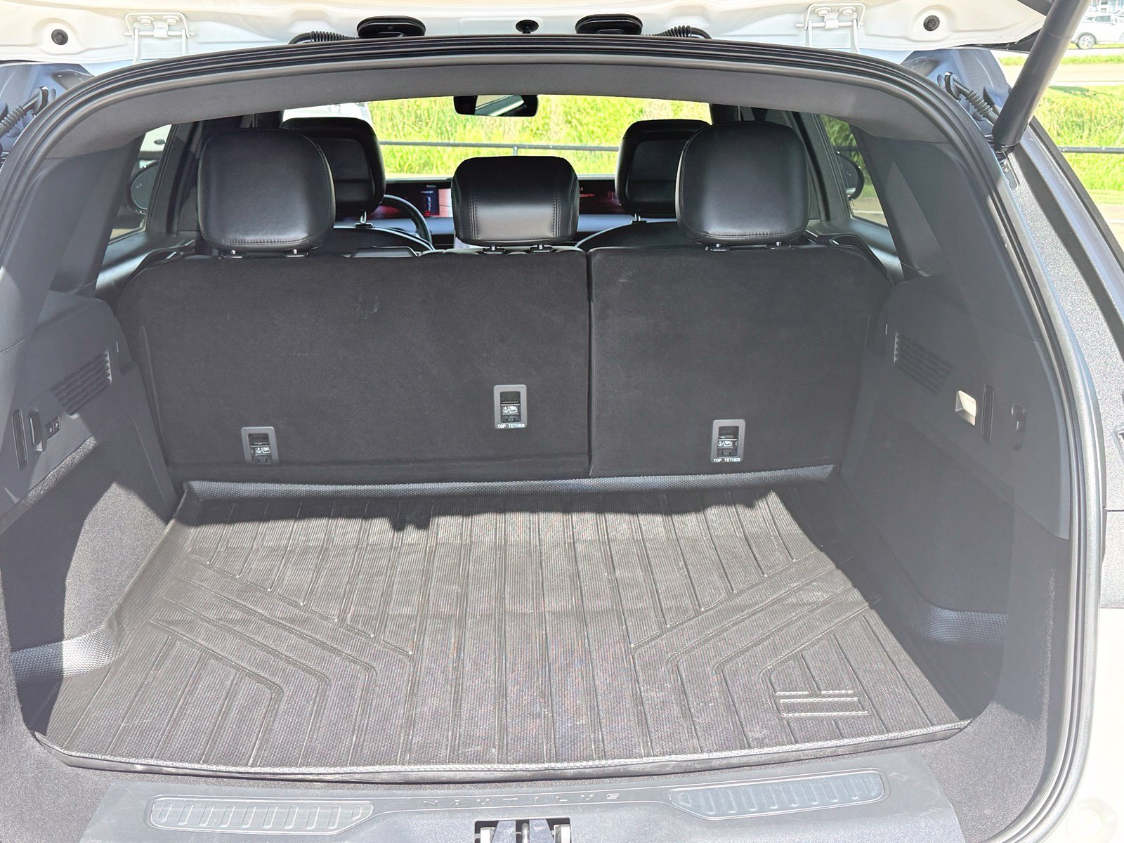 Used 2024 Lincoln Nautilus Premier w/ Jet Appearance Package AWD/4WD image 19