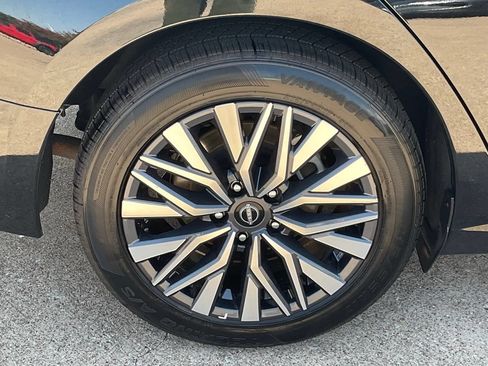 Used 2025 Nissan Altima 2.5 SV FWD image 7