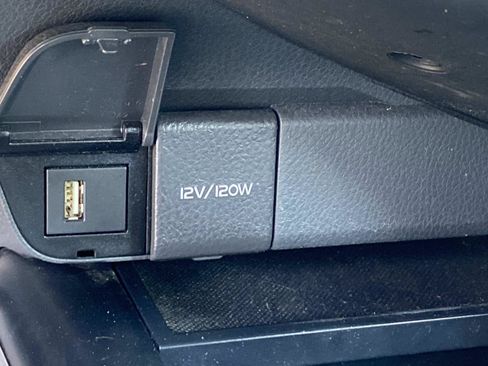 Used 2020 Toyota Camry SE w/ Carpet Mat Package FWD image 13