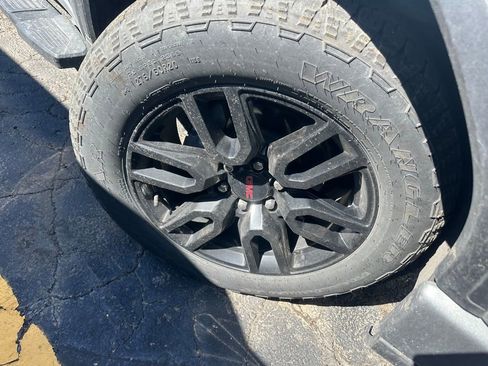 Used 2025 GMC Sierra 1500 Elevation AWD/4WD image 9