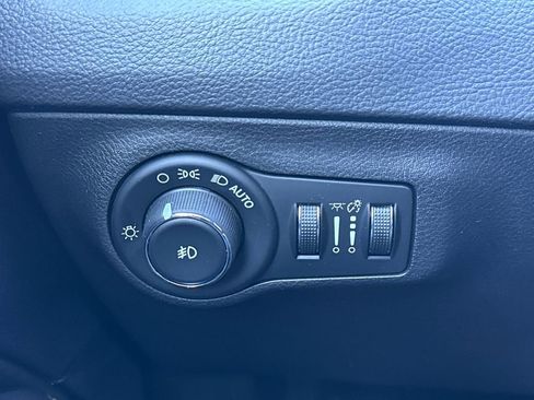 Used 2018 Jeep Compass Latitude image 24