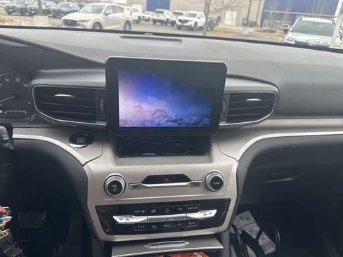 Used 2020 Ford Explorer XLT w/ Equipment Group 202A image 3