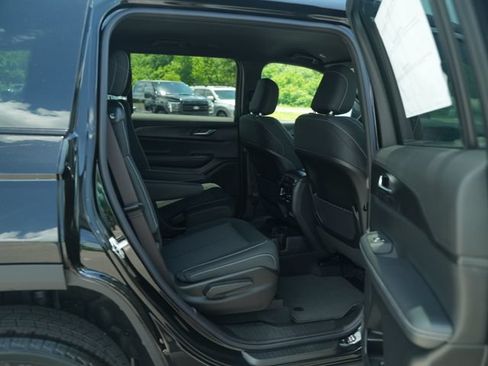 New 2026 Jeep Grand Cherokee L Laredo w/ MOPAR Finishing Package AWD/4WD image 20