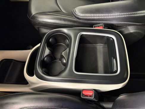 Used 2023 Chrysler Pacifica Touring-L FWD image 30