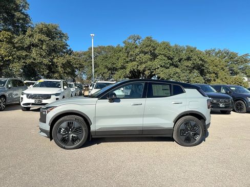 New 2026 Volvo EX30 Cross Country Ultra image 3