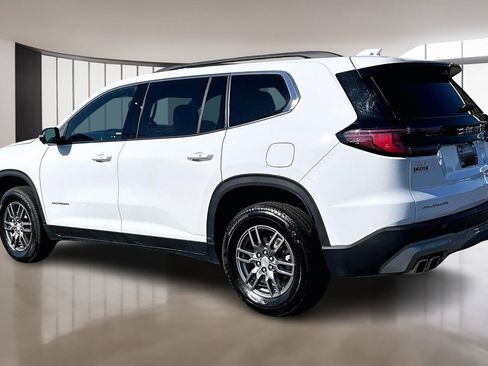 Used 2025 GMC Acadia Elevation image 4