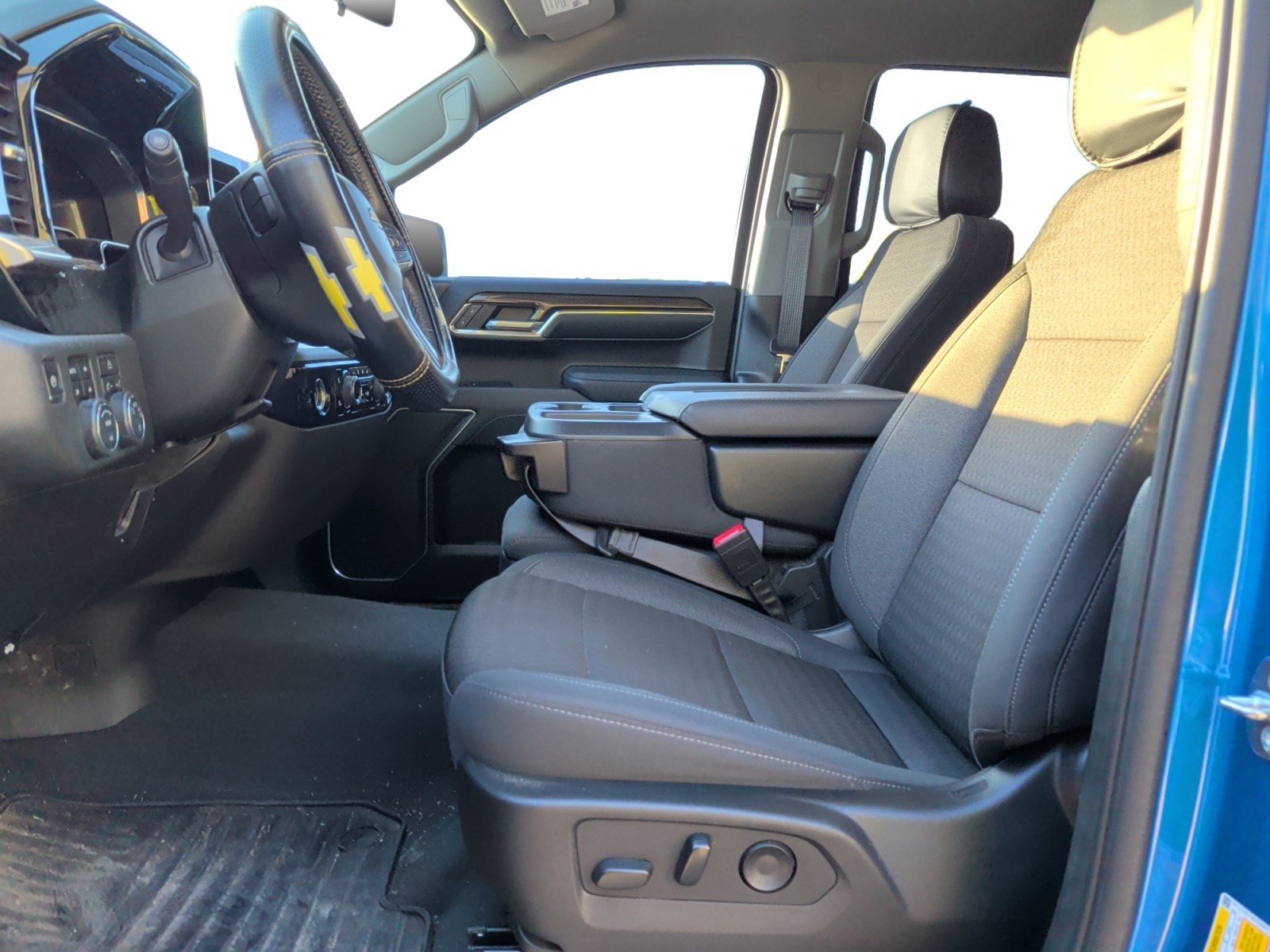 Used 2022 Chevrolet Silverado 1500 LT w/ Z71 Off-Road Package AWD/4WD image 9