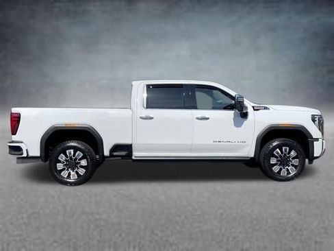 Used 2025 GMC Sierra 2500 Denali image 4