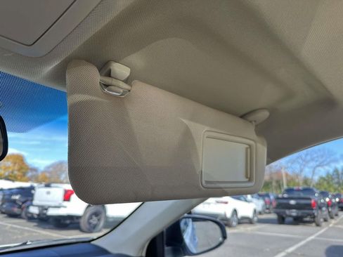 Used 2015 Toyota Camry LE image 28