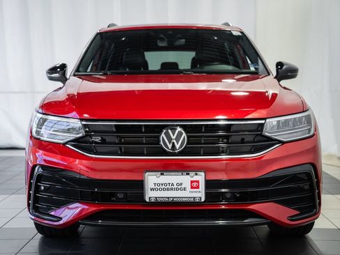 Used 2024 Volkswagen Tiguan SE R-Line AWD/4WD image 2
