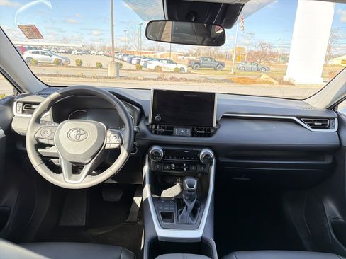 Used 2023 Toyota RAV4 XLE Premium image 10