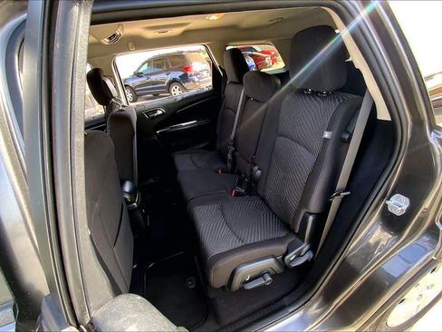 Used 2016 Dodge Journey SE w/ Flexible Seating Group image 21