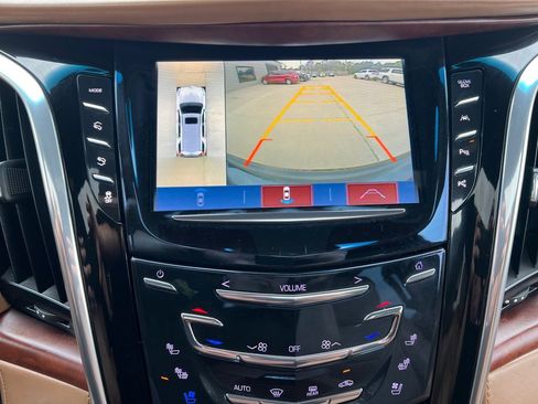 Used 2017 Cadillac Escalade ESV Platinum image 38