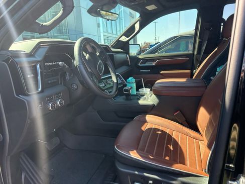 Used 2025 GMC Sierra 1500 Denali Ultimate image 8