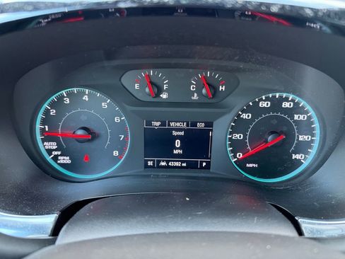 Used 2023 Chevrolet Traverse LS image 7