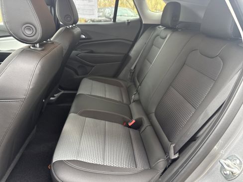 Used 2025 Chevrolet Trax LT image 8